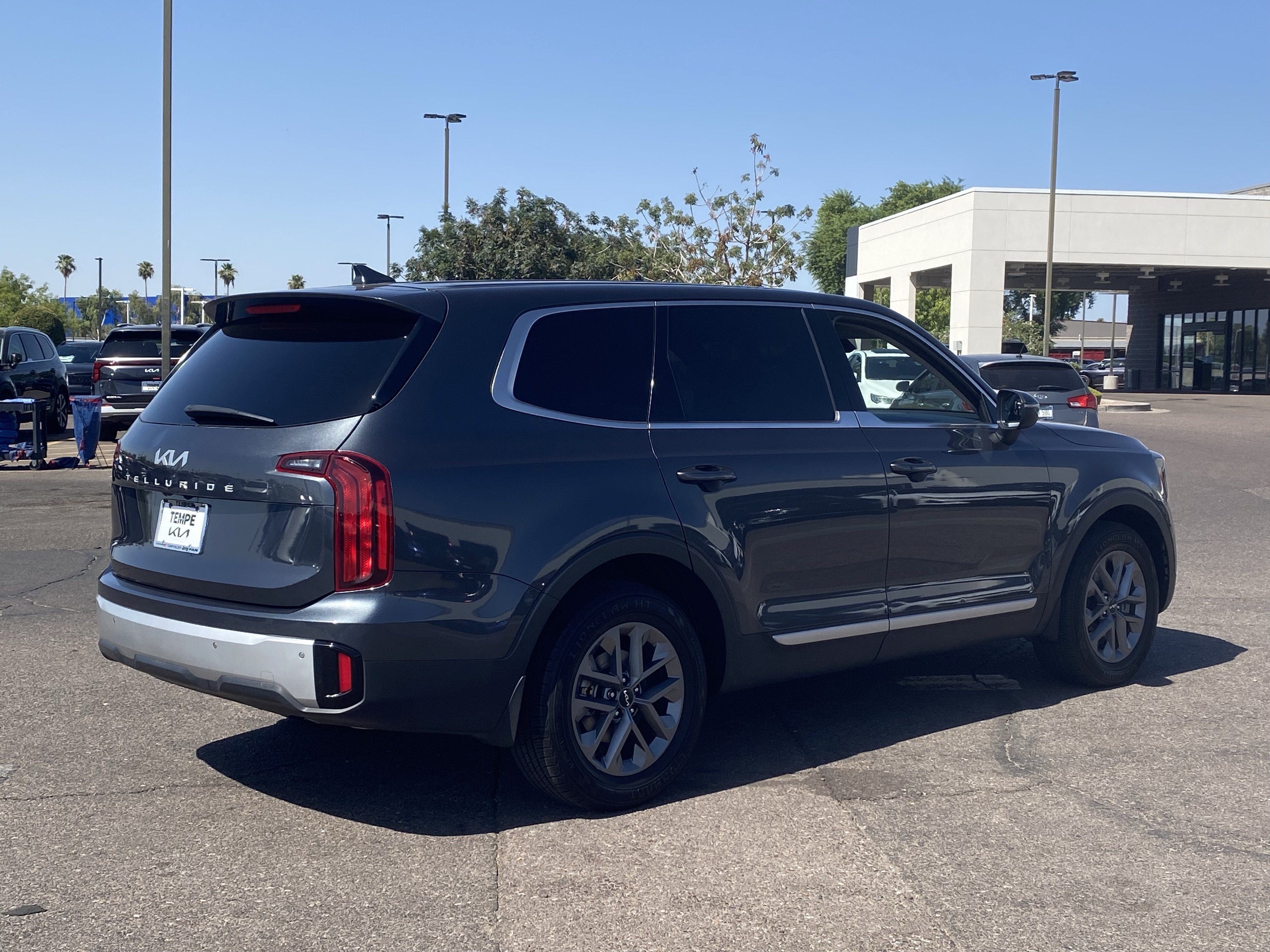 Certified 2024 Kia Telluride LX FWD image 5