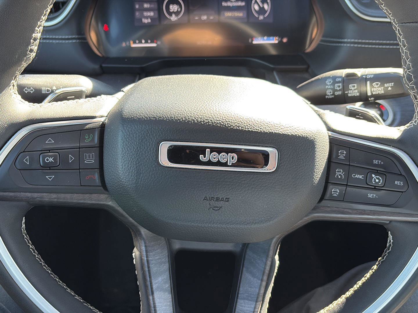 Used 2024 Jeep Grand Cherokee L Limited w/ Luxury Tech Group II image 30