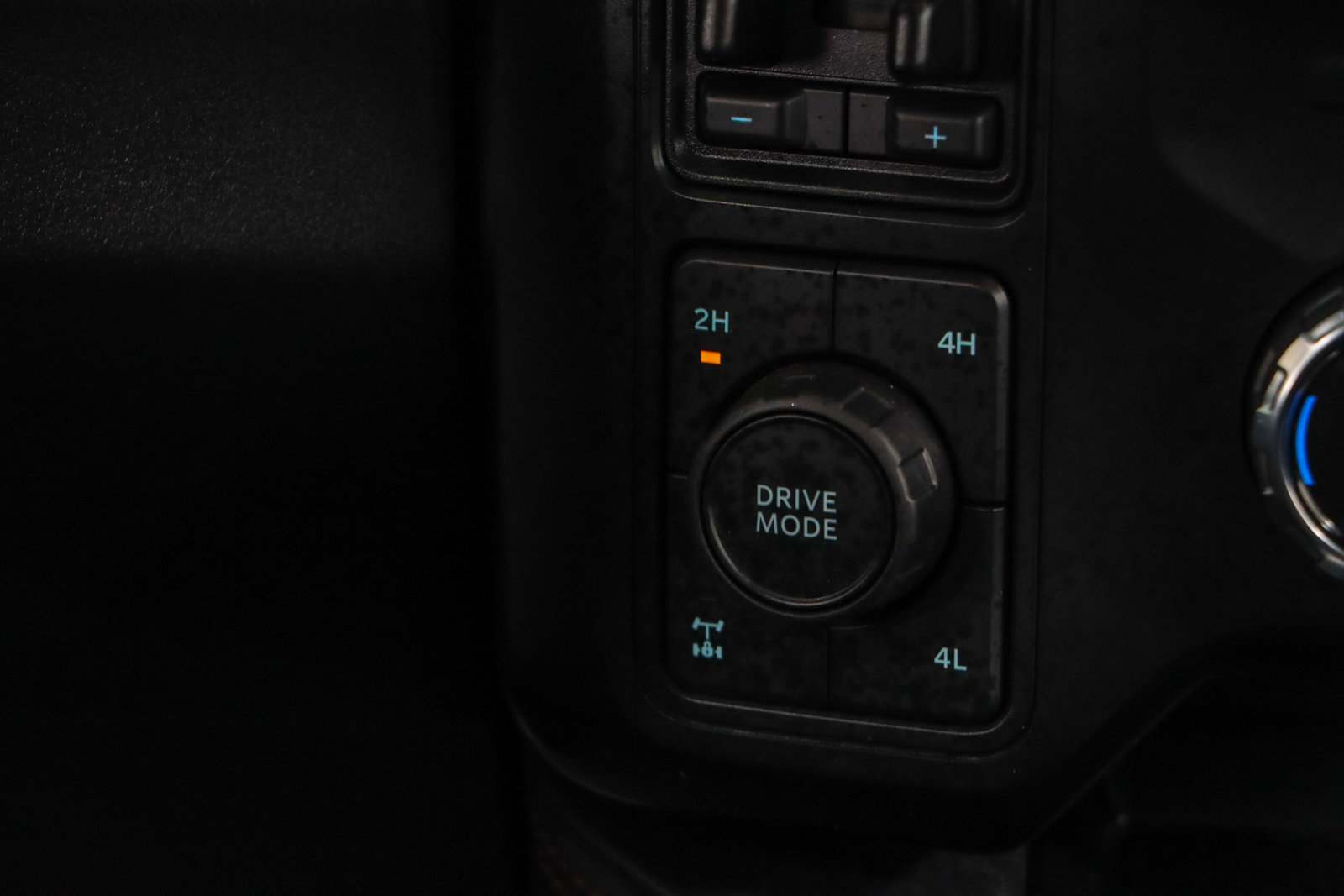 Used 2024 Ford F250 Platinum AWD/4WD image 23
