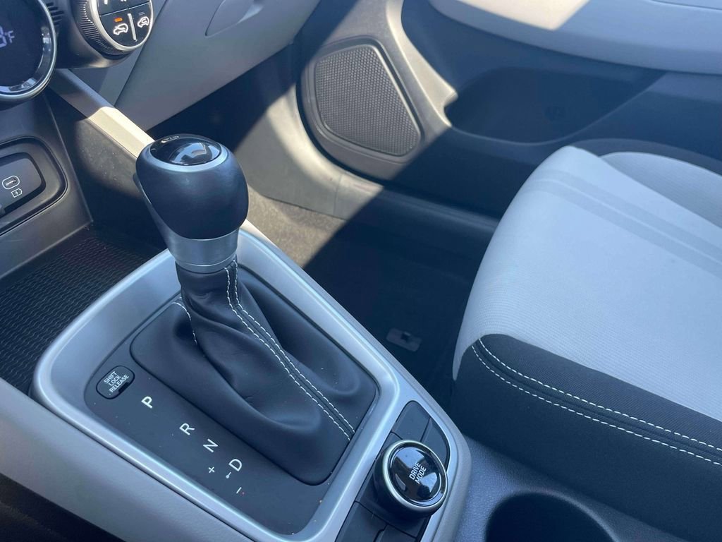 Used 2023 Hyundai Venue SEL image 30