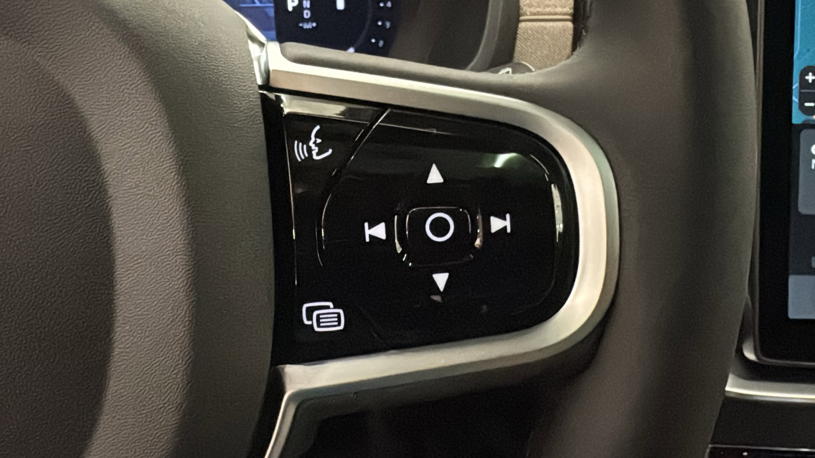 New 2026 Volvo XC90 B6 Plus w/ Protection Package Premier AWD/4WD image 14