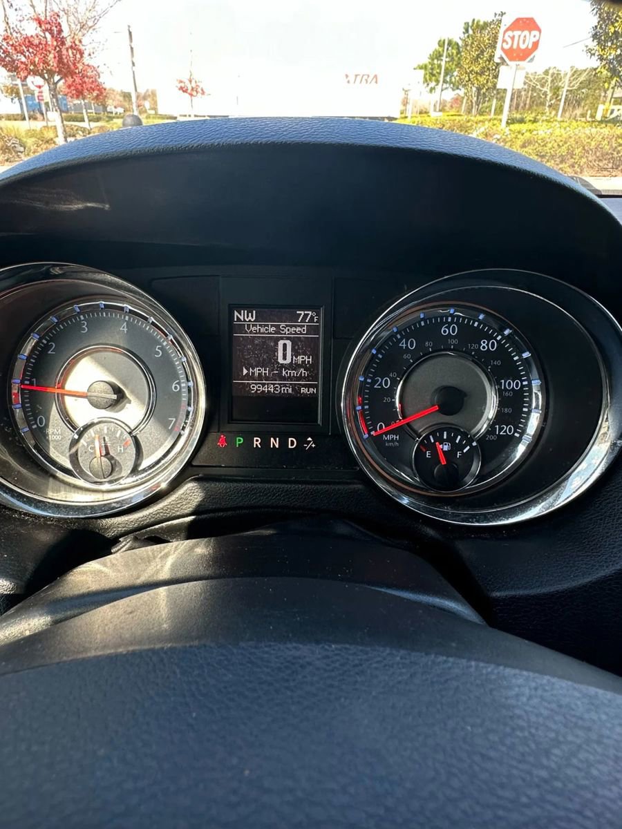 Used 2014 Chrysler Town & Country Touring image 16