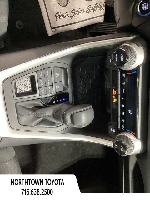 Used 2025 Toyota RAV4 XLE AWD/4WD image 26