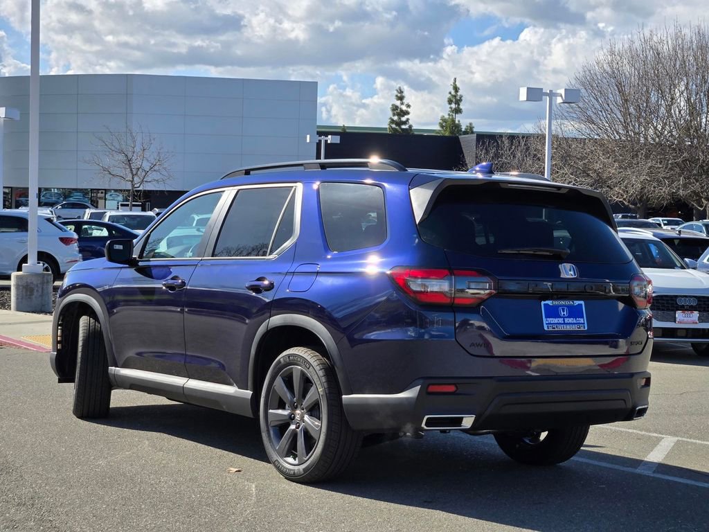 New 2025 Honda Pilot Sport image 4
