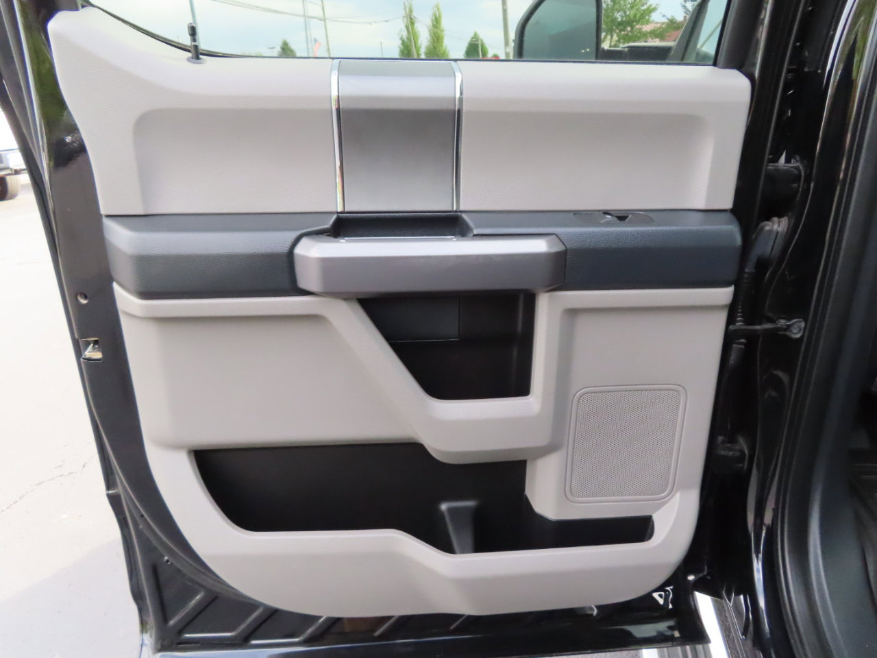 Used 2022 Ford F350 XLT w/ XLT Premium Package image 44