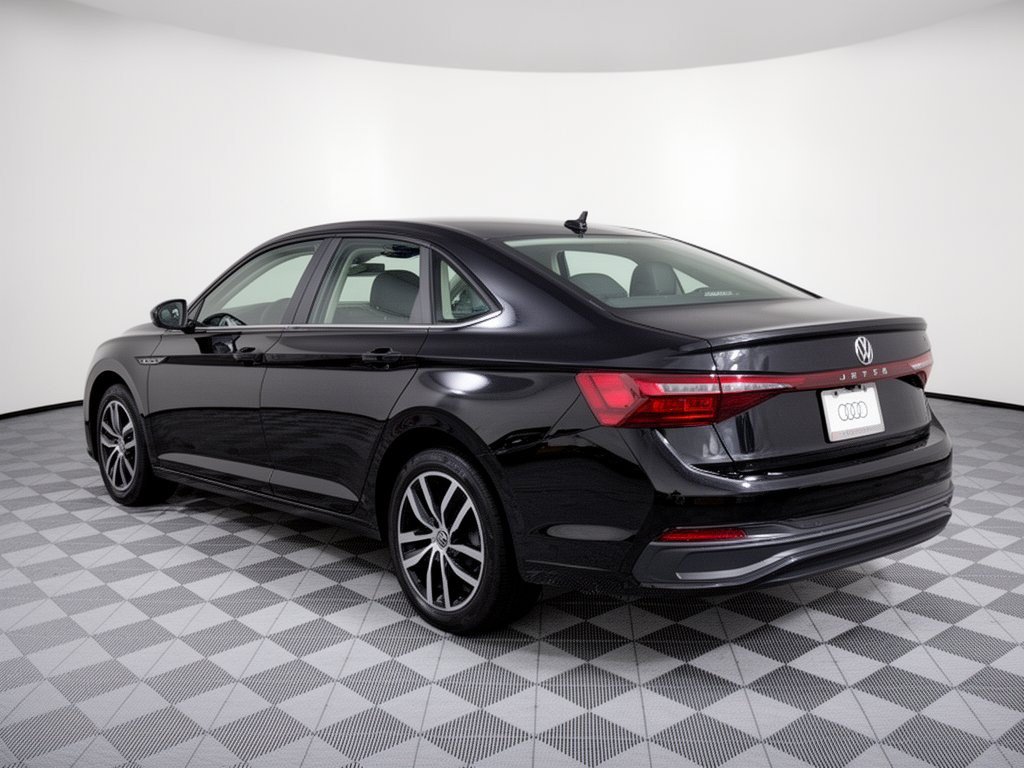 Used 2026 Volkswagen Jetta SE FWD image 3