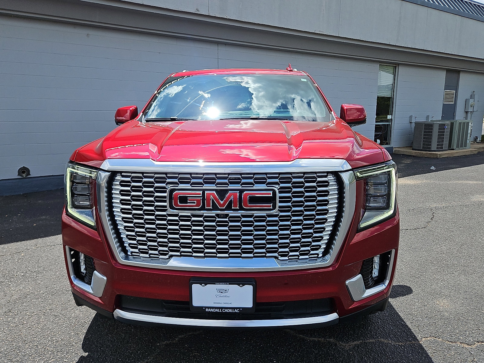 Used 2024 GMC Yukon Denali w/ Advanced Technology Package AWD/4WD image 6
