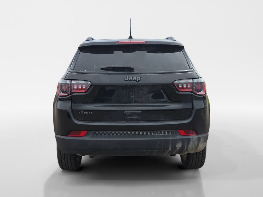 Used 2025 Jeep Compass Latitude w/ Convenience Group AWD/4WD image 5