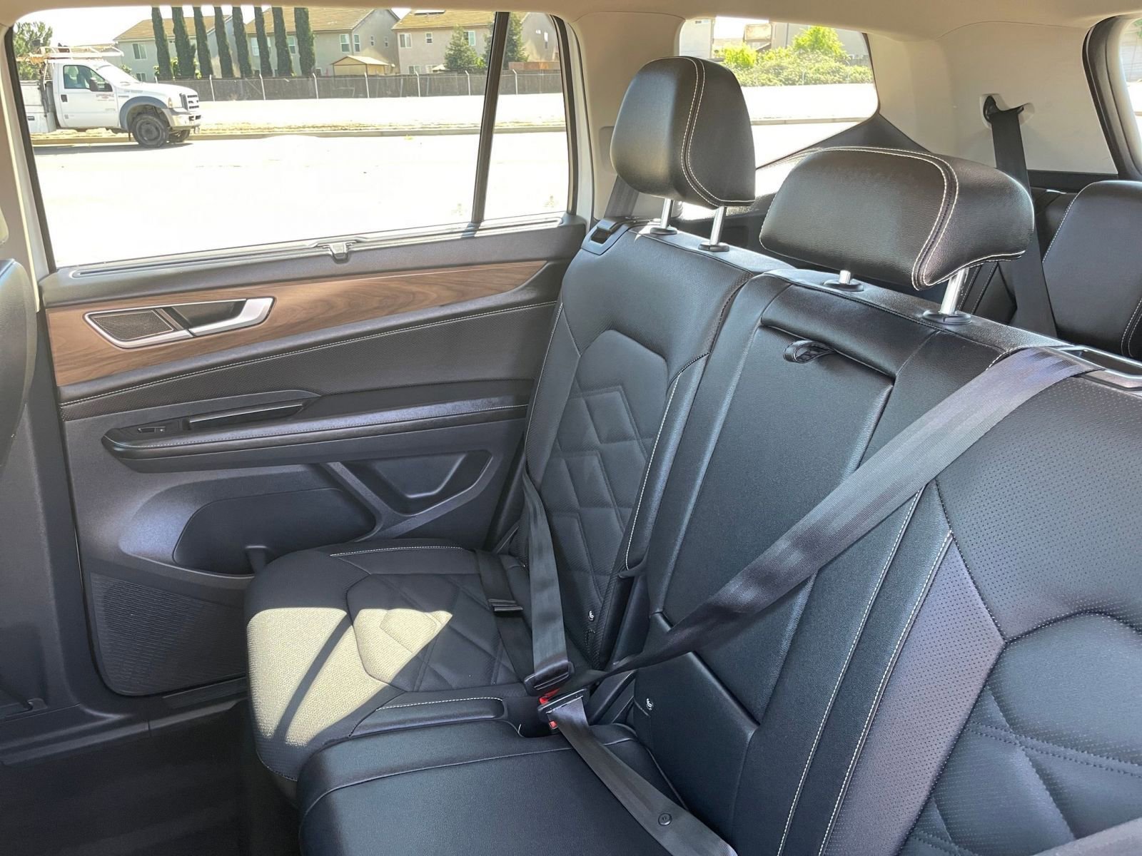 Used 2025 Volkswagen Atlas SE image 42