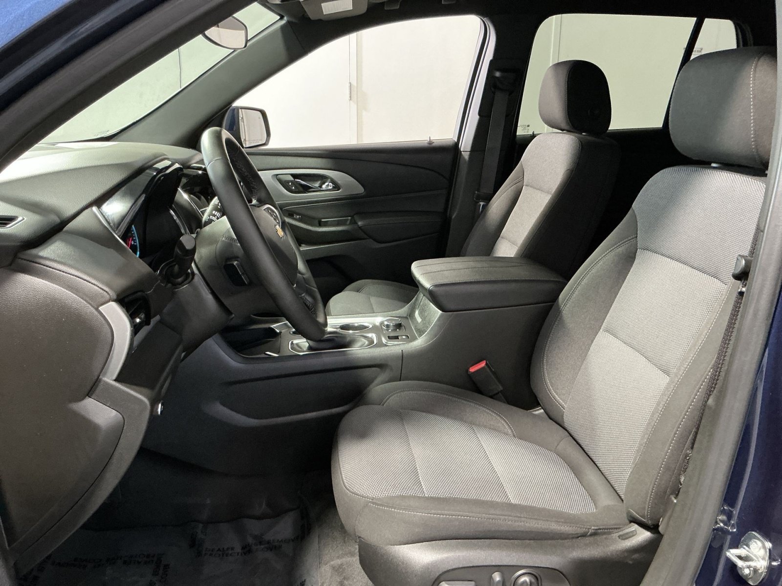 Used 2023 Chevrolet Traverse LT FWD image 14