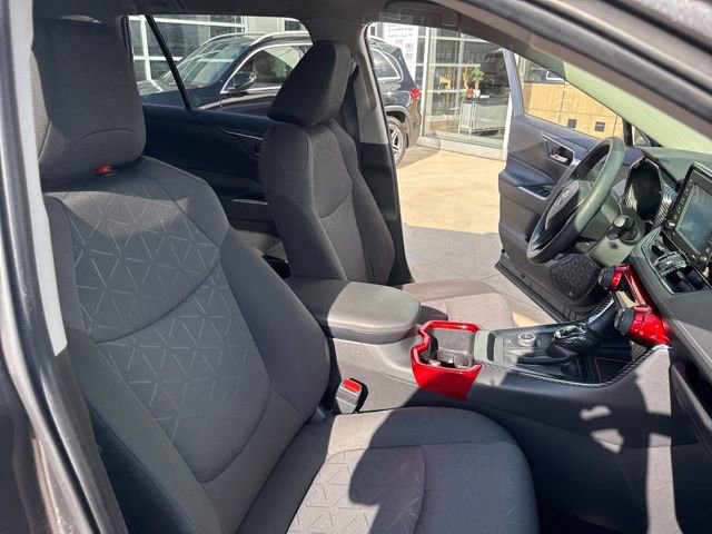 Used 2022 Toyota RAV4 XLE image 32
