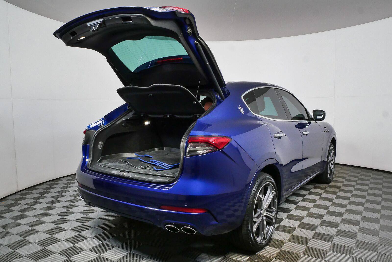 Used 2023 Maserati Levante GT AWD/4WD image 28