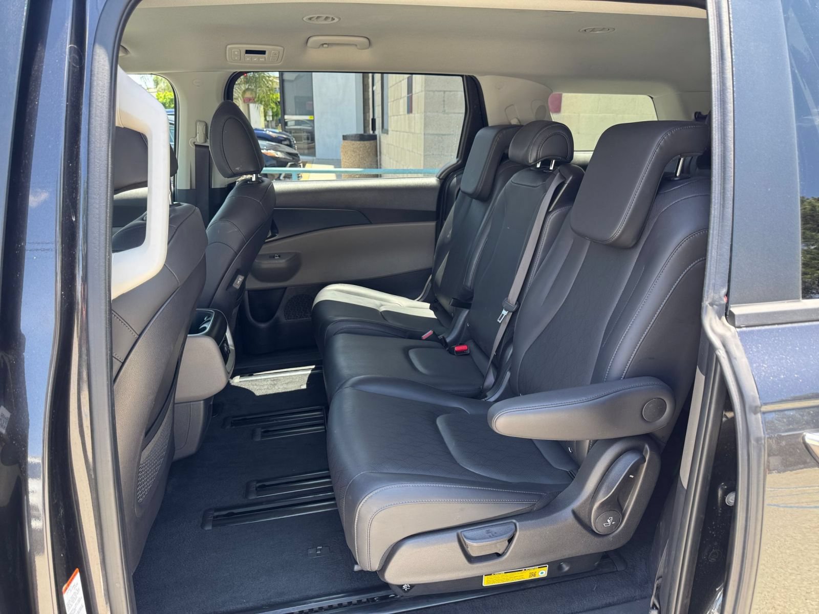 Used 2026 Kia Carnival FWD image 27