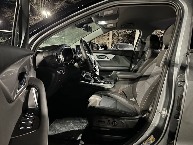 Used 2025 Chevrolet Blazer LT FWD image 12