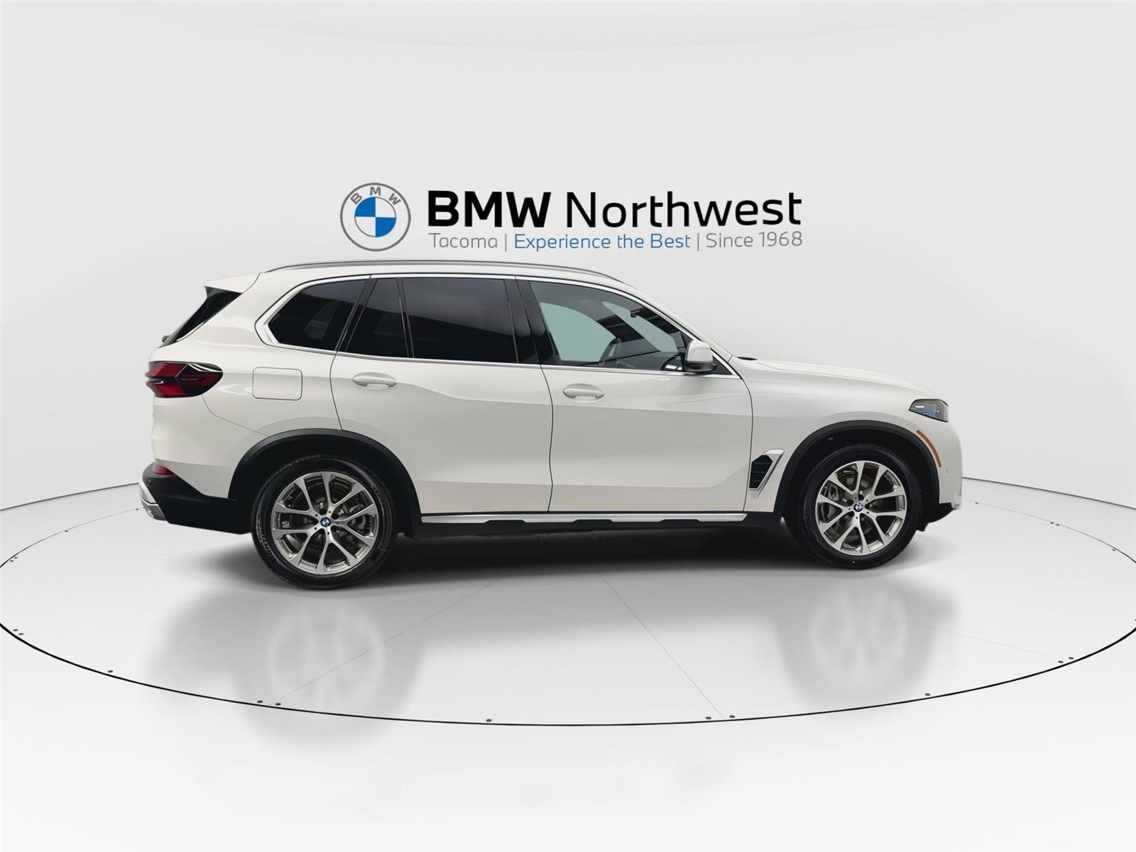 New 2026 BMW X5 xDrive50e w/ Executive Package image 4