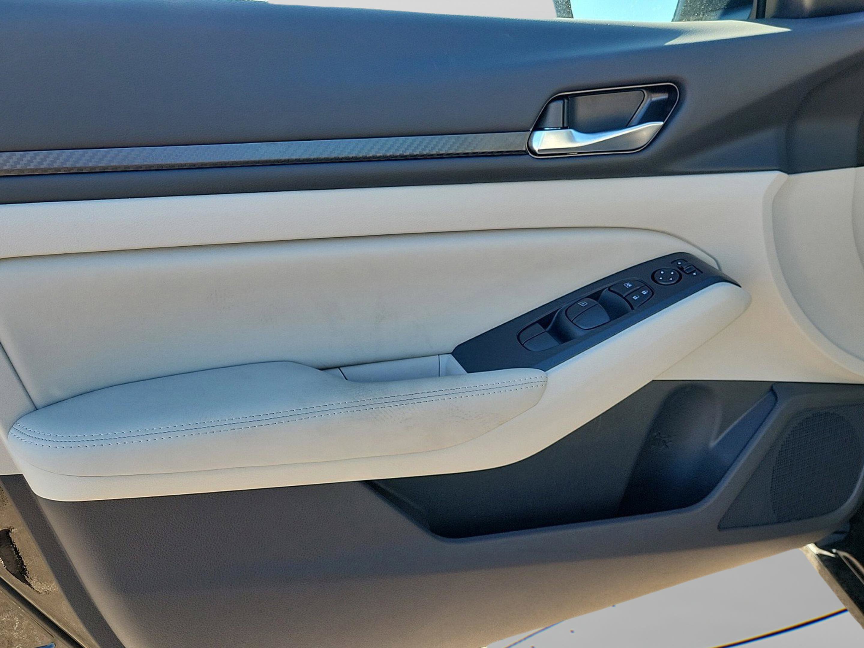 New 2025 Nissan Altima 2.5 SV FWD image 18