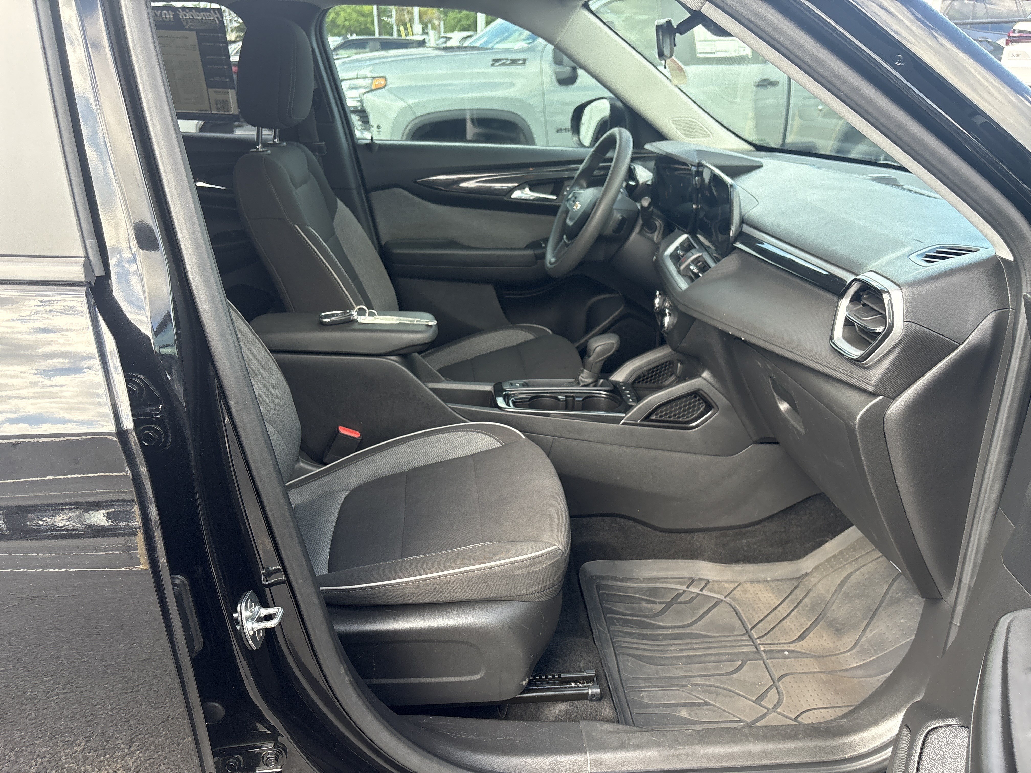 Used 2025 Chevrolet TrailBlazer LS w/ LS Convenience Package FWD image 30