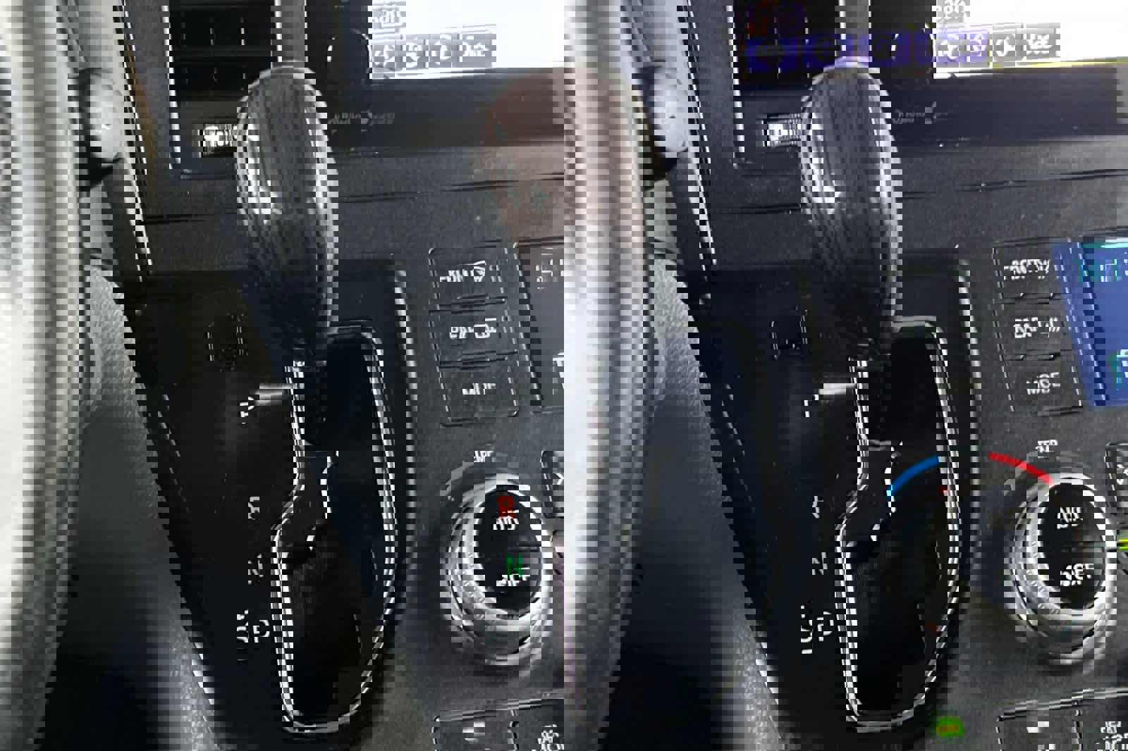 Used 2015 Toyota Sienna XLE w/ XLE Navigation Package image 26