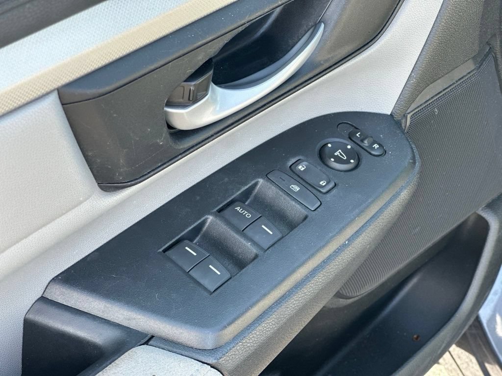 Used 2017 Honda CR-V LX image 16
