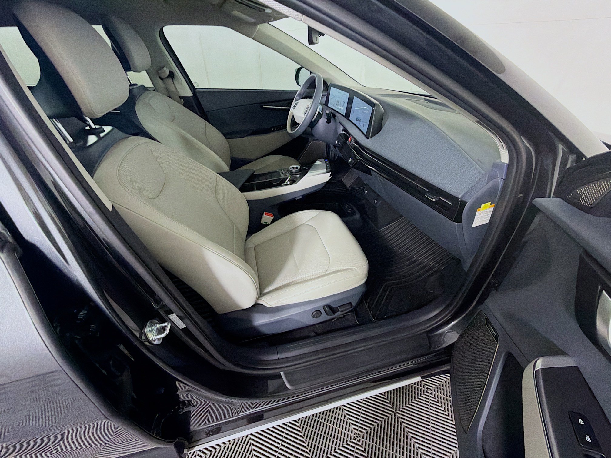 Used 2024 Kia EV6 Wind RWD image 31