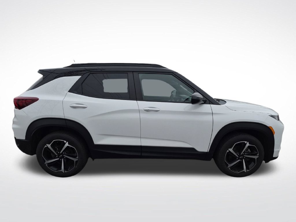 Used 2023 Chevrolet TrailBlazer RS w/ Sun and Liftgate Package AWD/4WD image 2