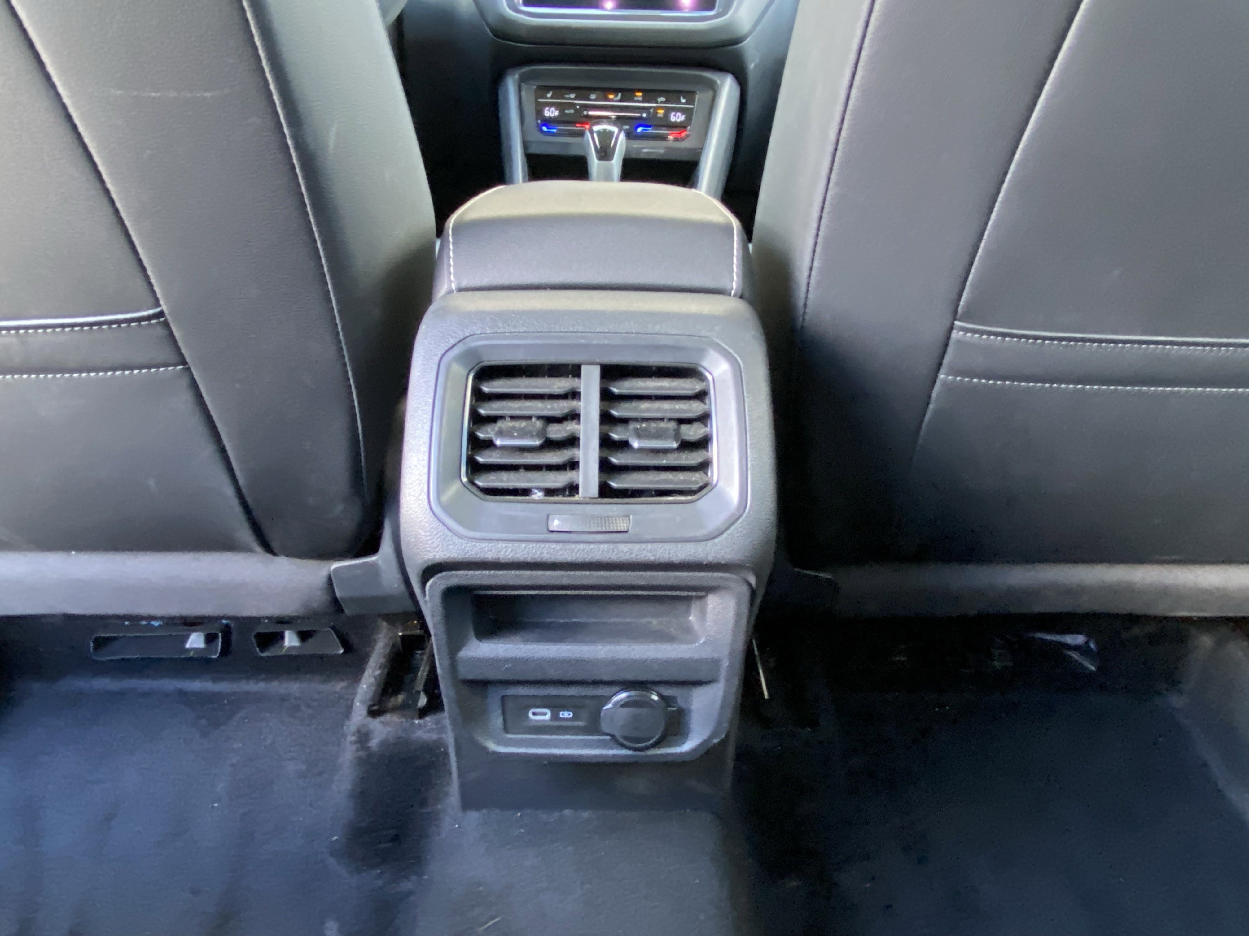 Used 2022 Volkswagen Tiguan SE w/ Panoramic Sunroof Package FWD image 31