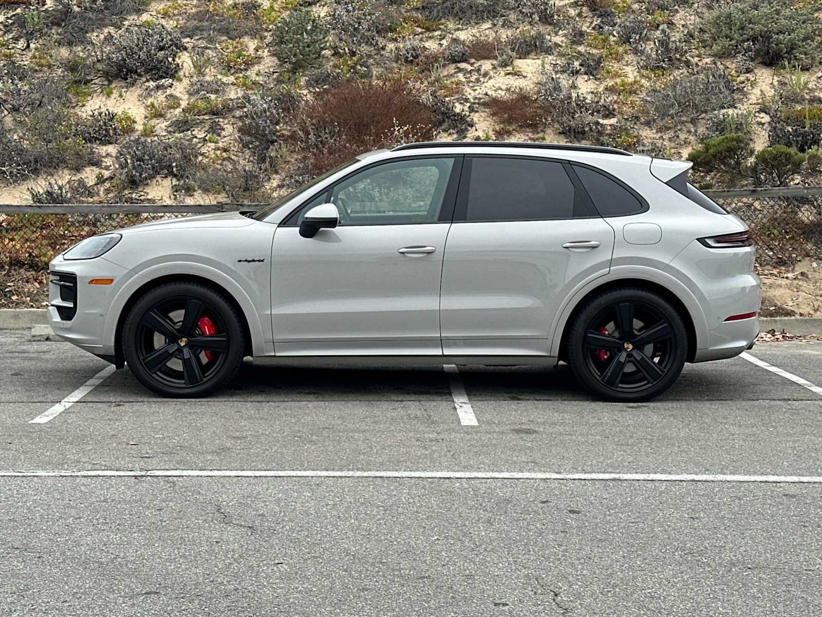 Certified 2025 Porsche Cayenne S AWD/4WD image 2