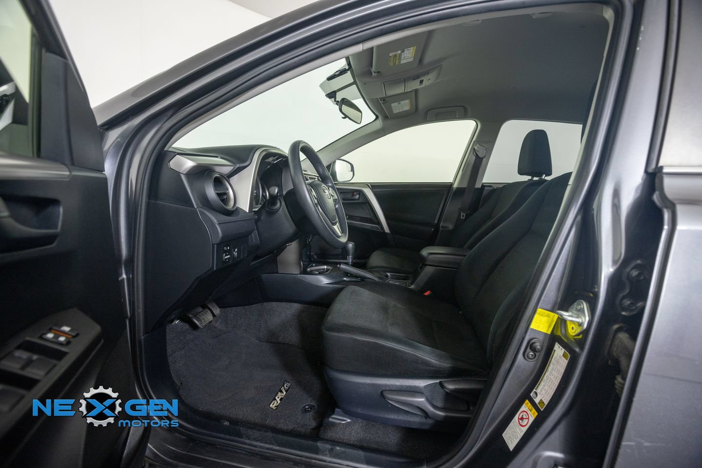 Used 2016 Toyota RAV4 LE FWD image 12