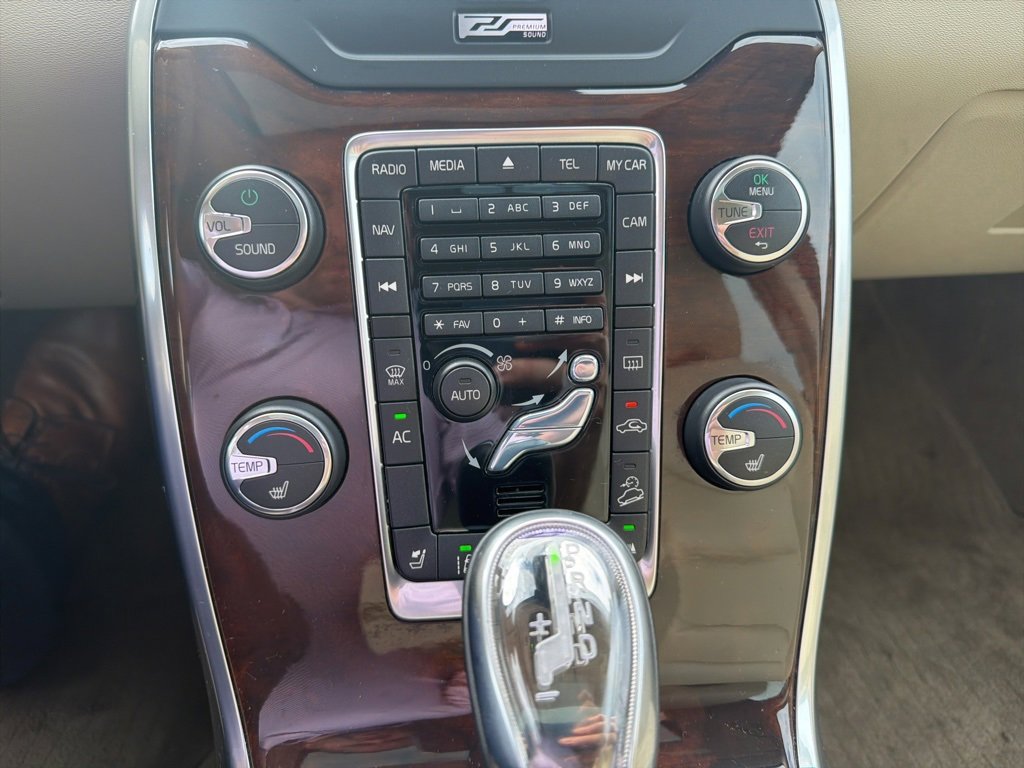 Used 2013 Volvo XC70 T6 Platinum image 18