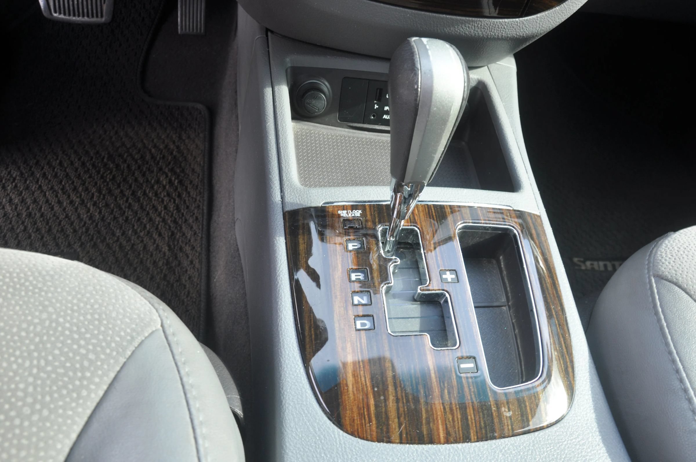 Used 2011 Hyundai Santa Fe SE FWD image 9
