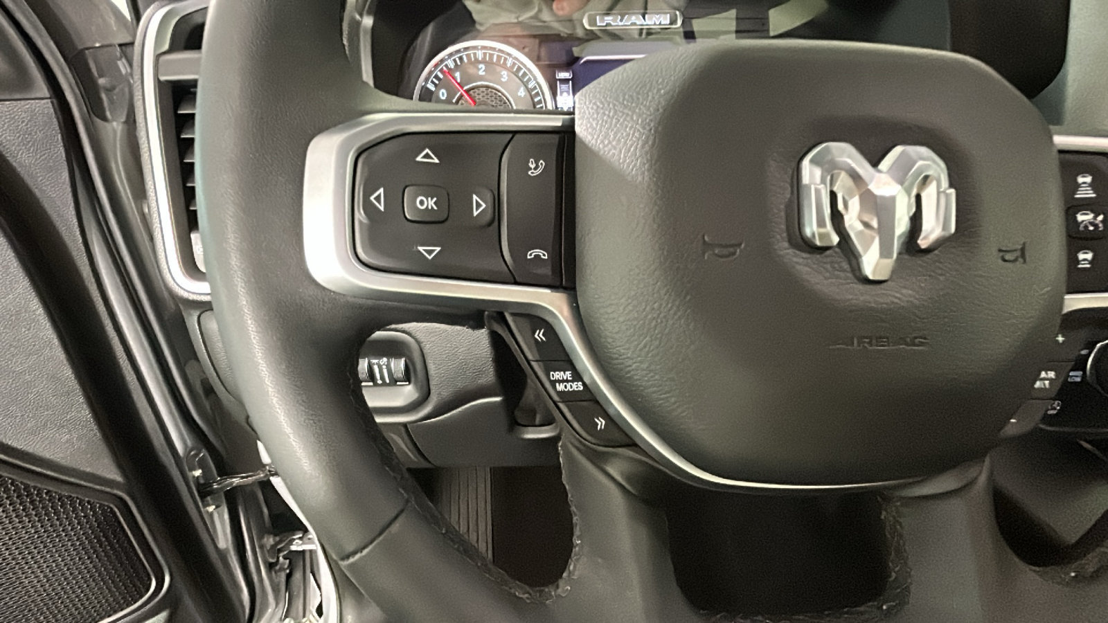 Used 2025 RAM 1500 4x4 Crew Cab image 19