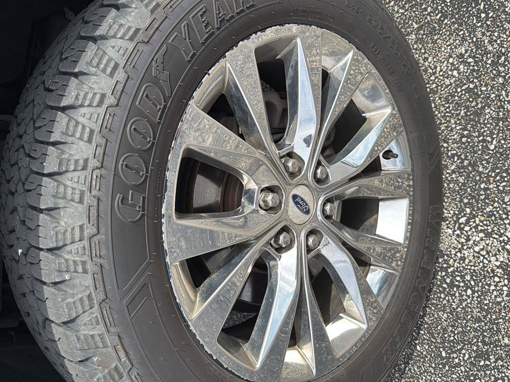 Used 2016 Ford F150 Lariat image 13
