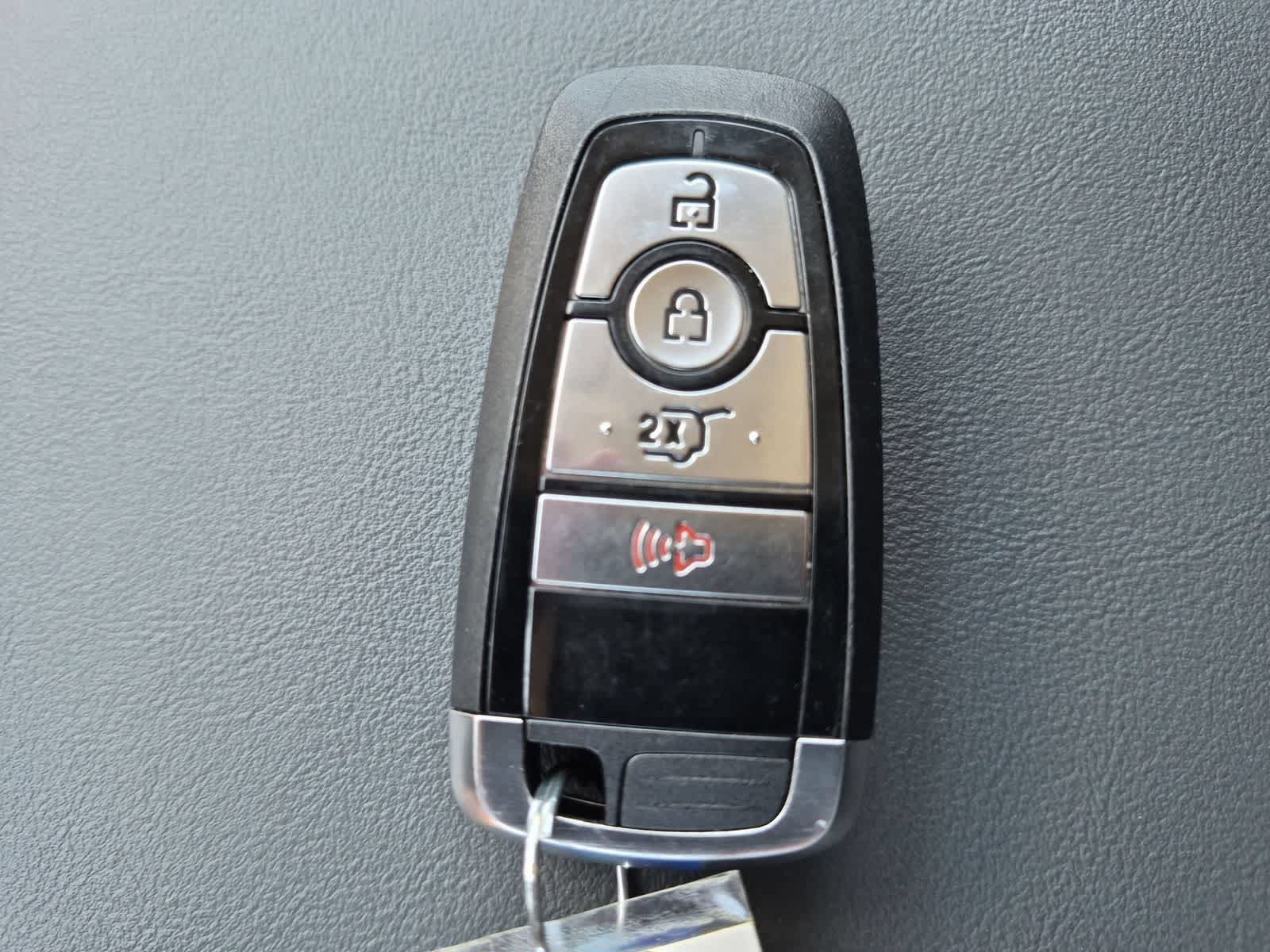 Used 2025 Ford Explorer Active AWD/4WD image 35