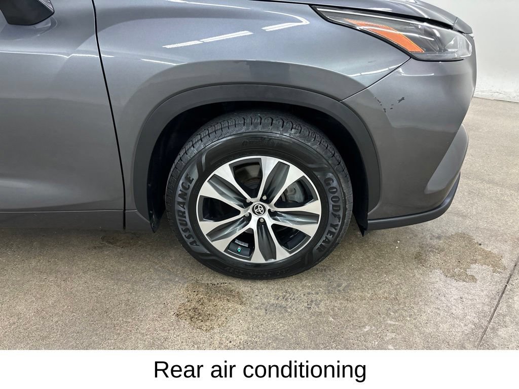 Used 2022 Toyota Highlander XLE FWD image 17