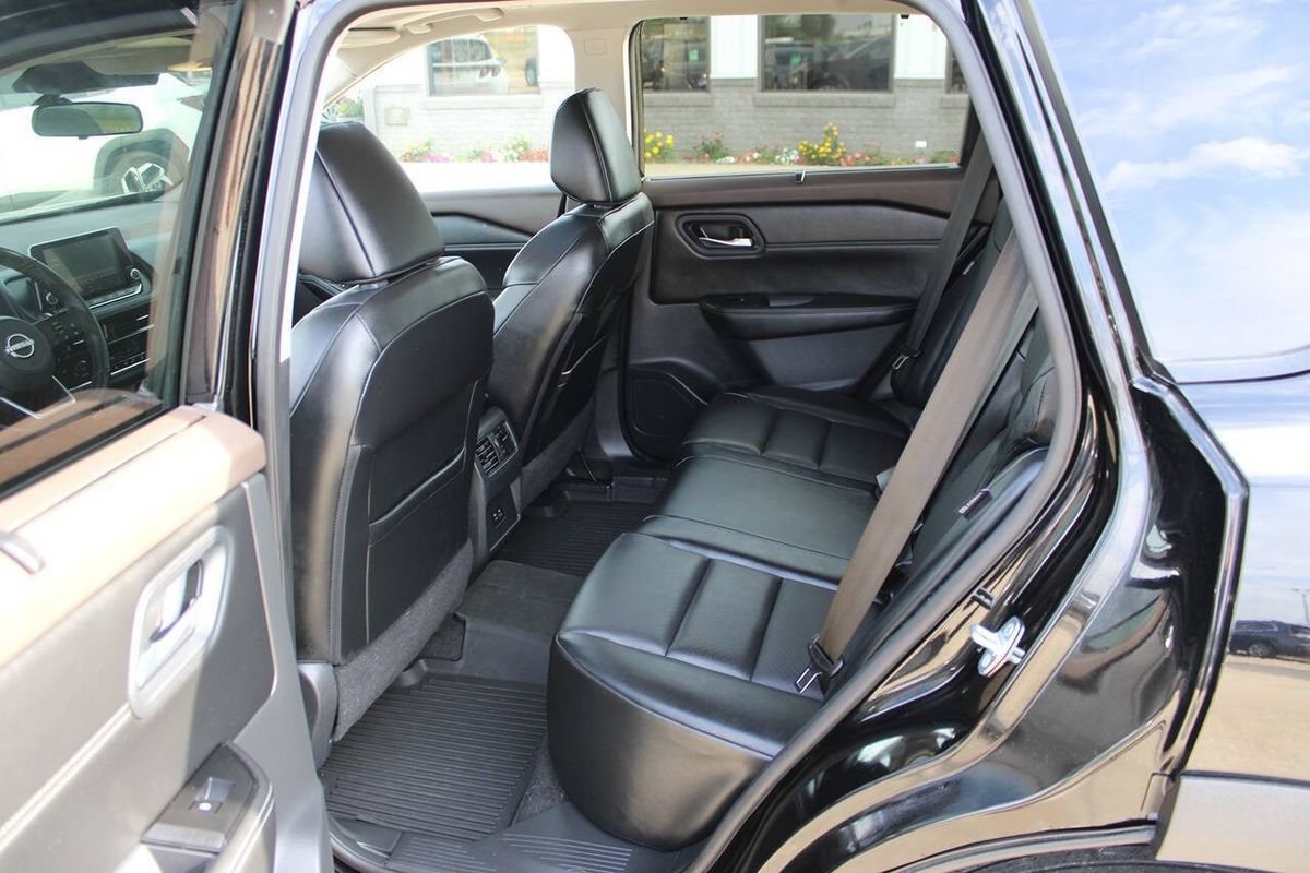 Used 2022 Nissan Rogue SV w/ SV Premium Package AWD/4WD image 10