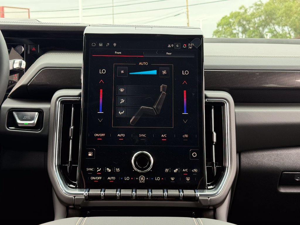 New 2026 GMC Yukon XL Elevation w/ Elevation Premium Package AWD/4WD image 33