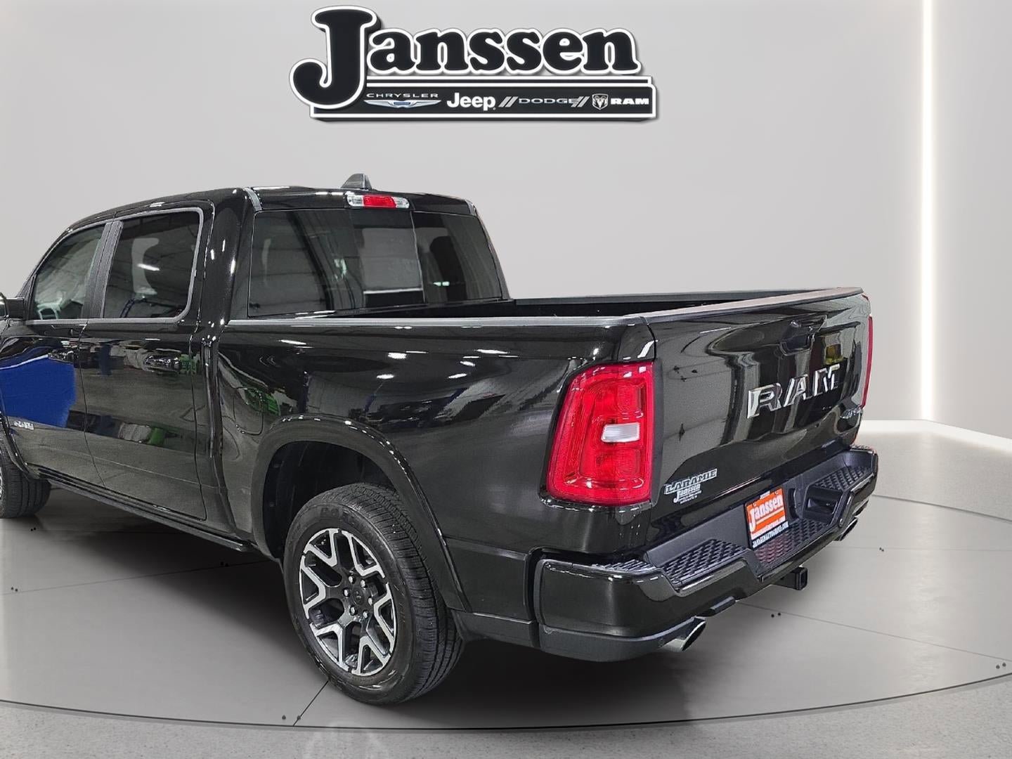 Used 2025 RAM 1500 Laramie AWD/4WD image 3