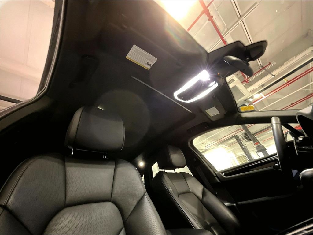 Used 2025 Porsche Macan image 27