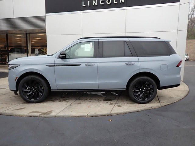 New 2025 Lincoln Navigator Reserve w/ Jet Appearance Package image 9
