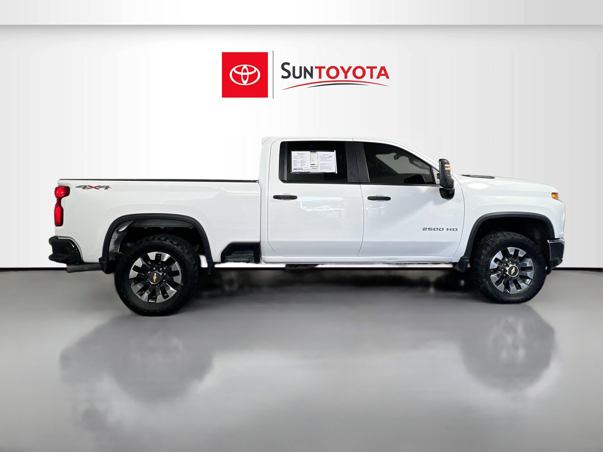 Used 2021 Chevrolet Silverado 2500 Custom w/ Custom Value Package image 2