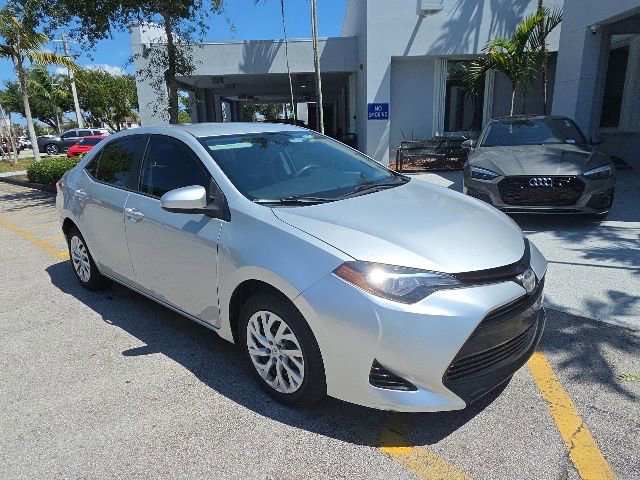 Used 2018 Toyota Corolla LE FWD image 2