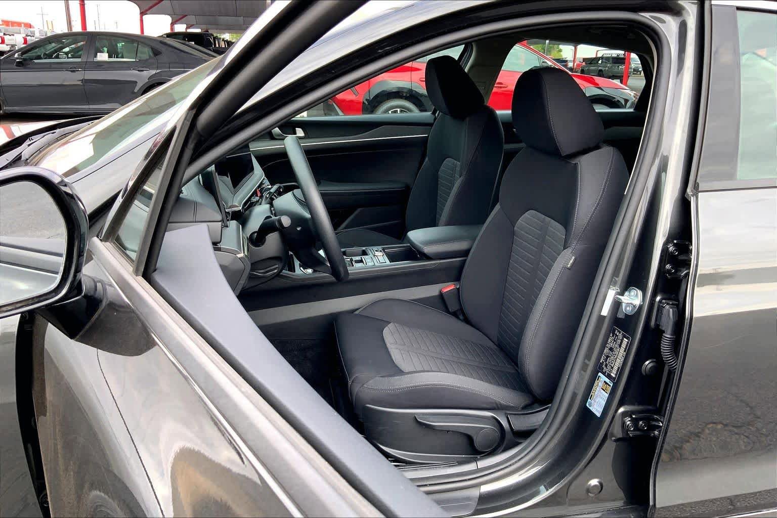 Used 2025 Kia K5 LXS FWD image 8