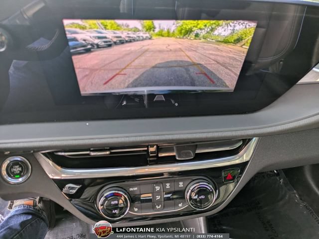 Used 2024 Buick Envista Sport Touring w/ Convenience I Package FWD image 24