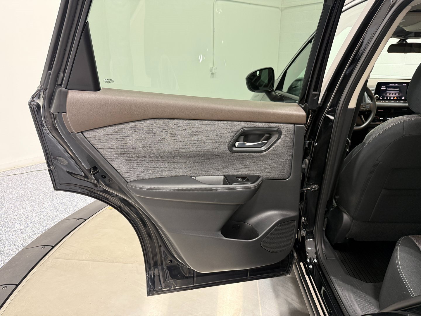 Used 2022 Nissan Rogue SV image 42