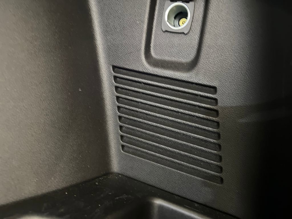 Used 2025 Chevrolet Blazer LT image 33