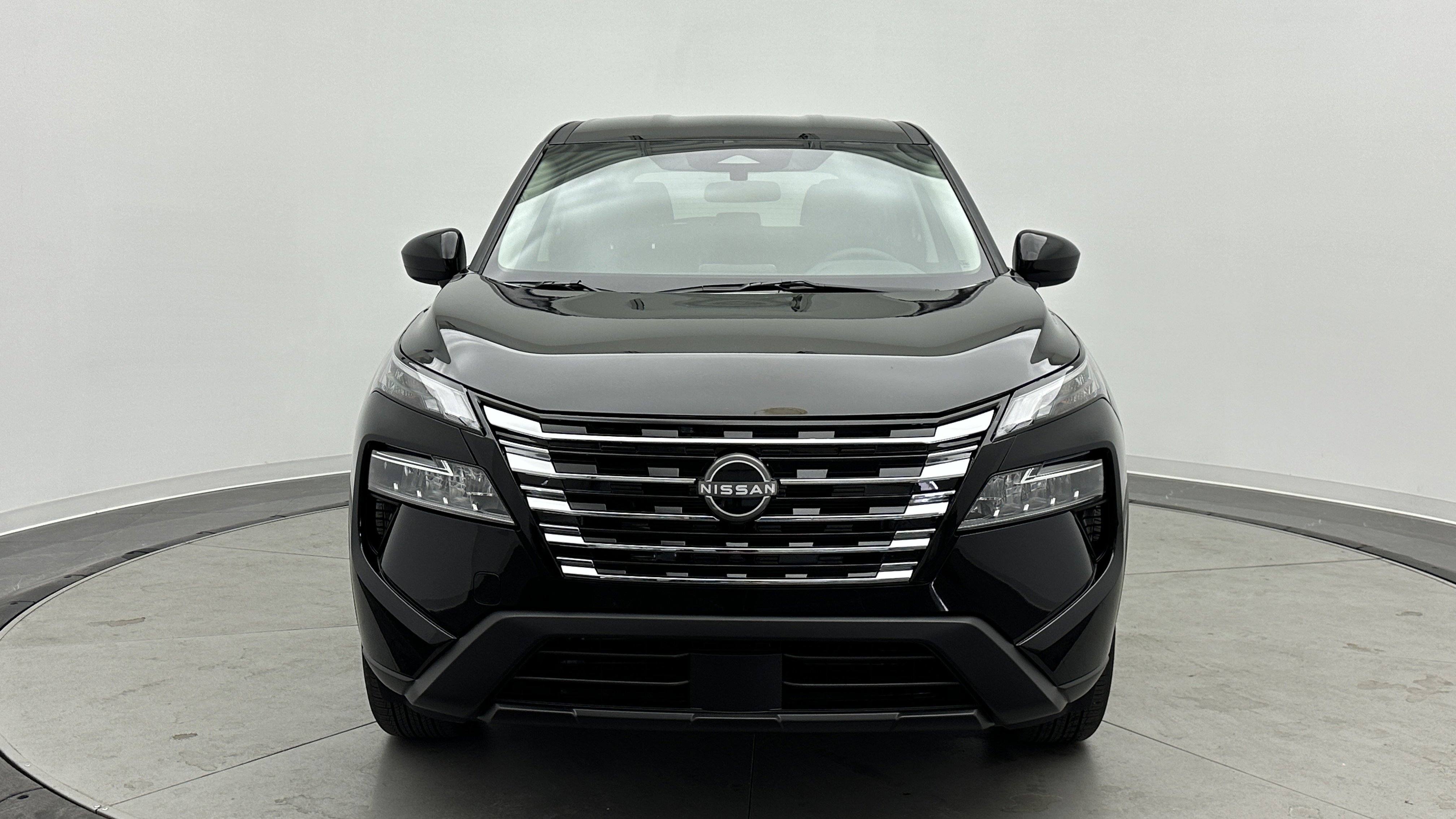 Used 2025 Nissan Rogue SV image 2