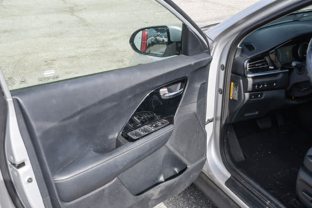 Used 2020 Kia Niro EX FWD image 27