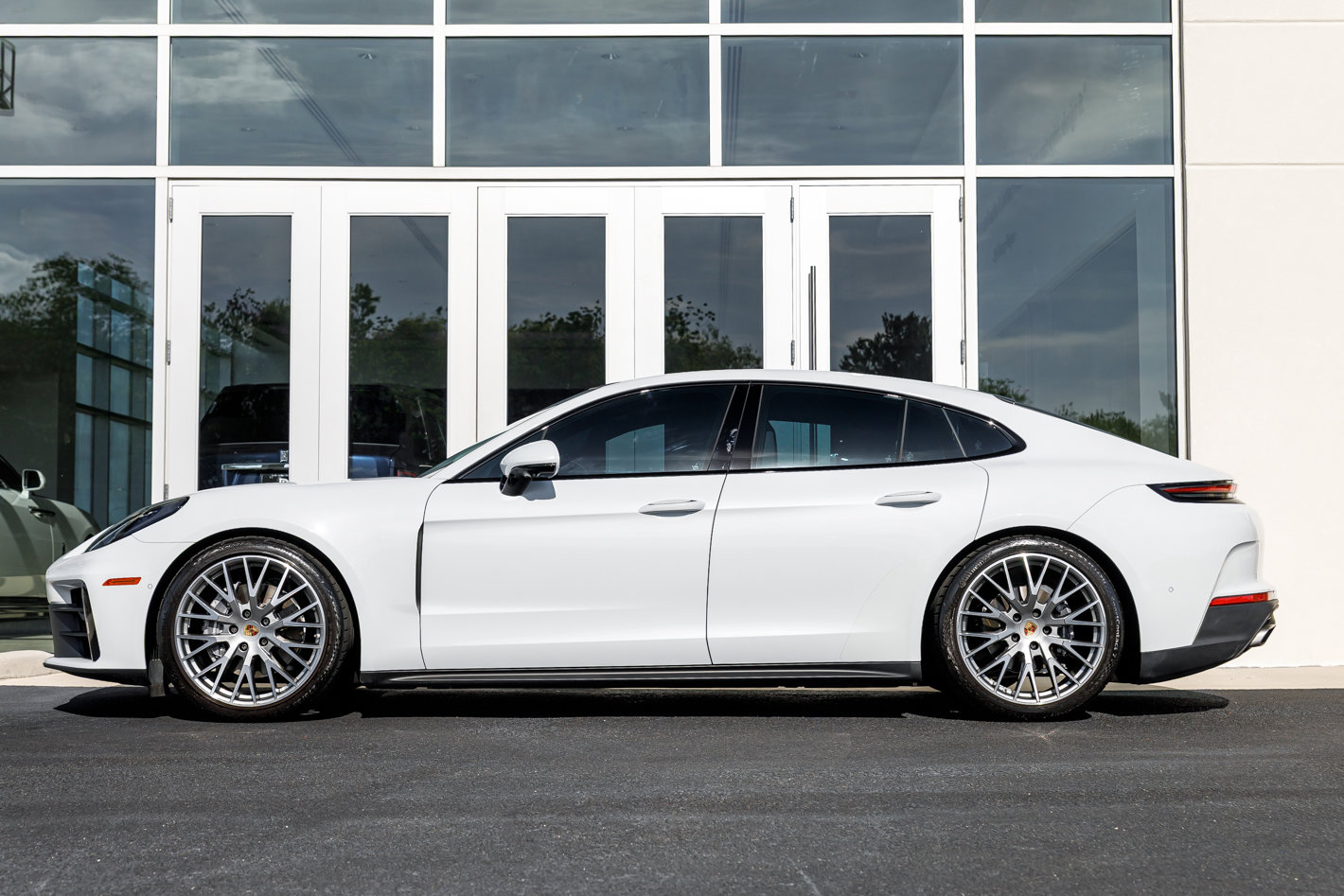 Used 2024 Porsche Panamera 4 image 5