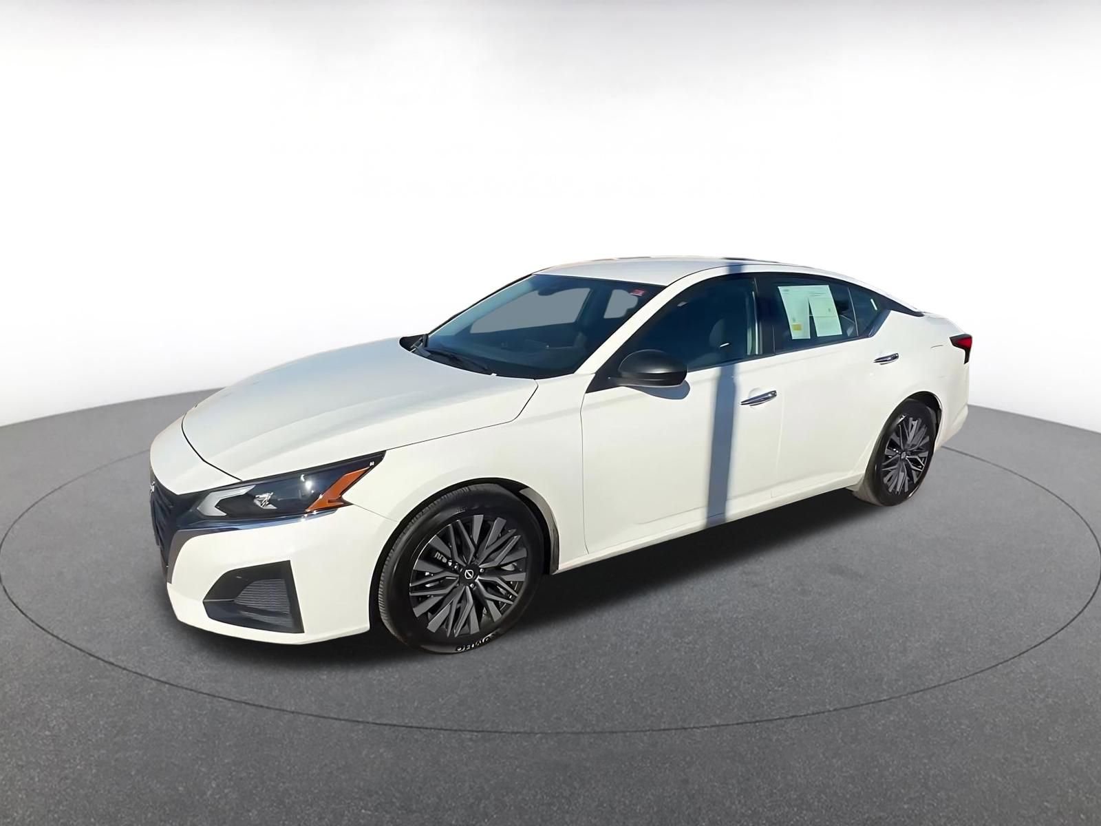 Used 2025 Nissan Altima 2.5 SV image 8