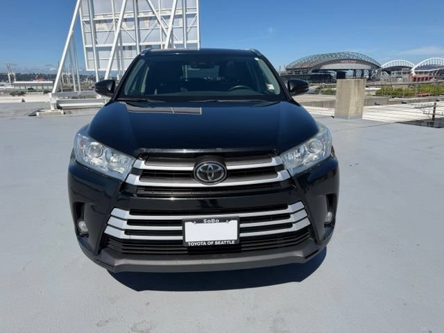 Used 2017 Toyota Highlander XLE AWD/4WD image 9